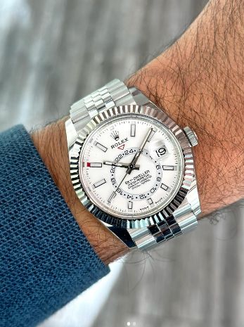 SKY DWELLER